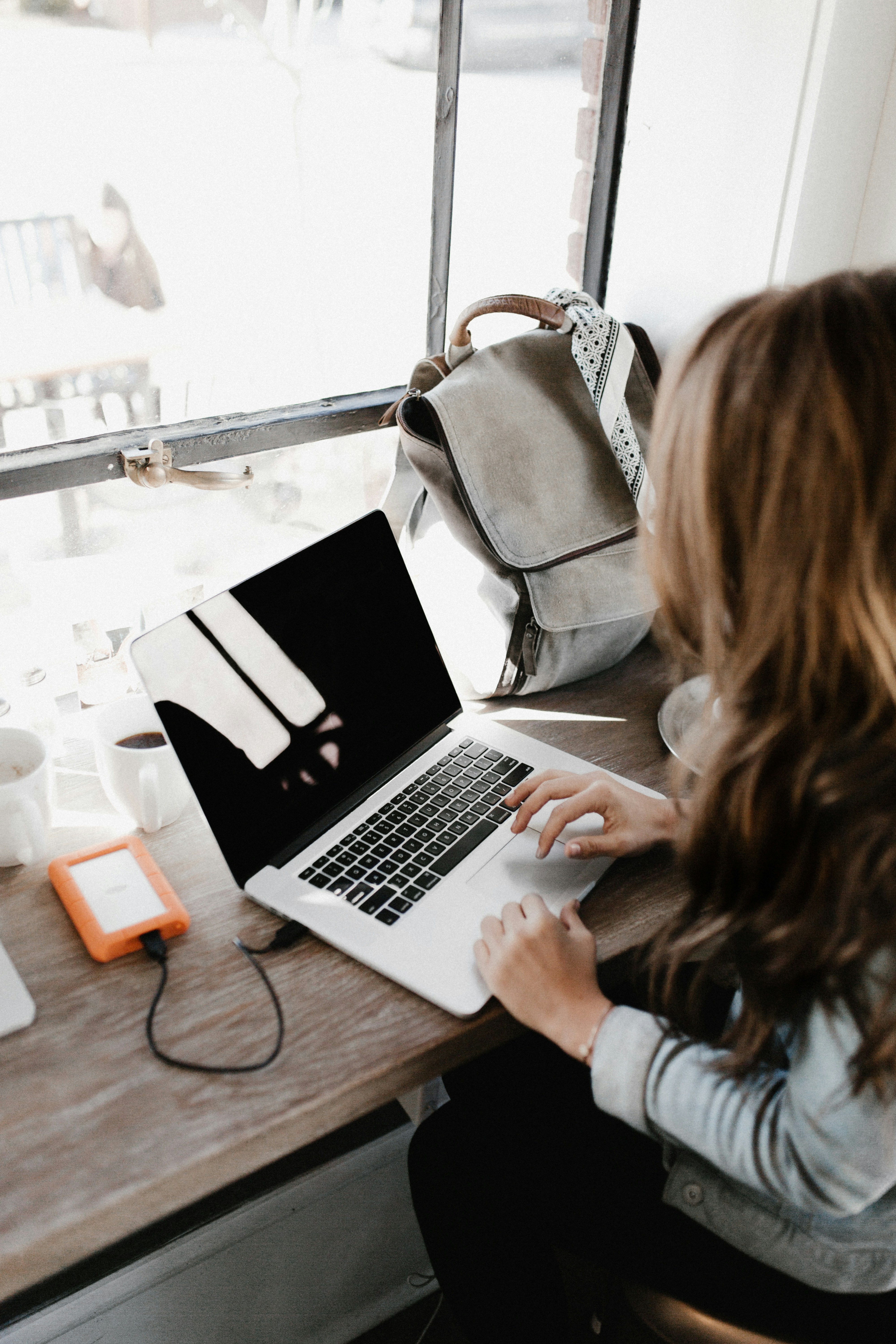 How to become a pro web designer in 2022 and get remote job?